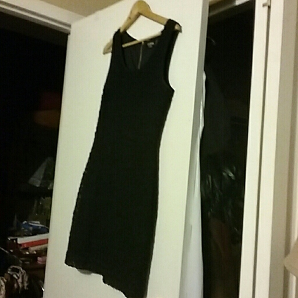 Black sleeveless dress